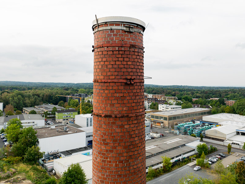 Fotodokumentation Mauerwerkskamin mit der Drohne, Luftbildaufnahme Bergisches Land
